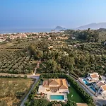 La Curva Villa Laganas
